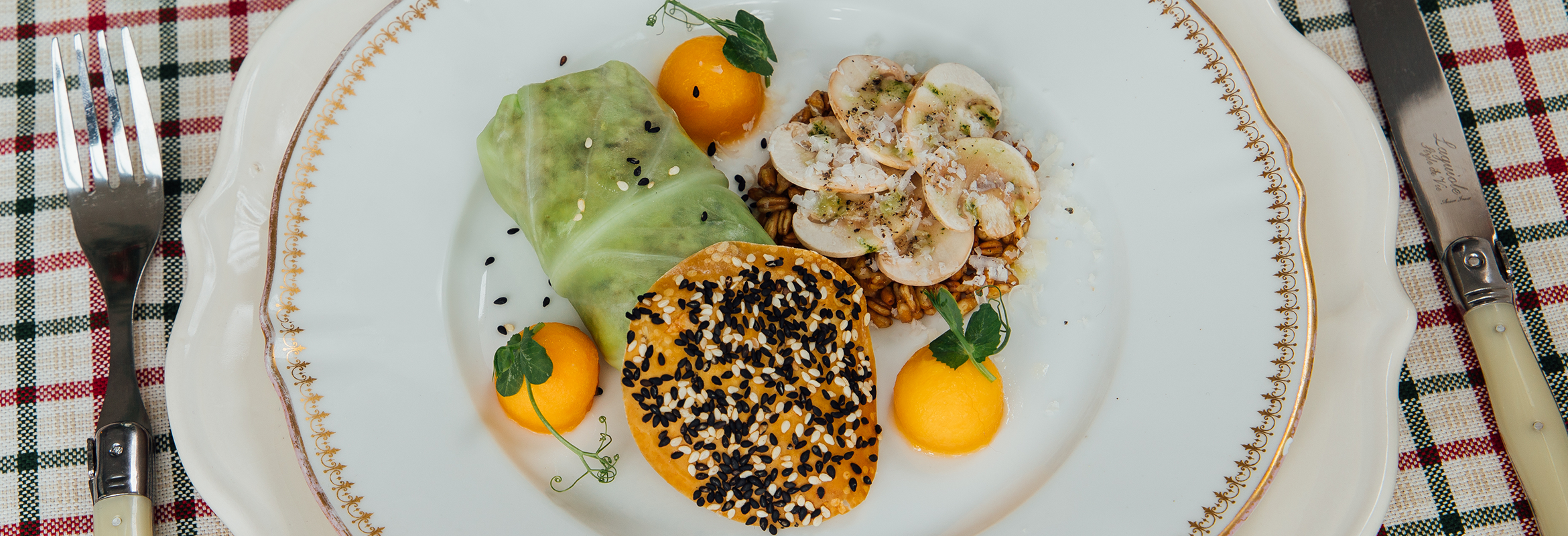 Spitskoolrolletjes met pompoen, spelt en filodeeg