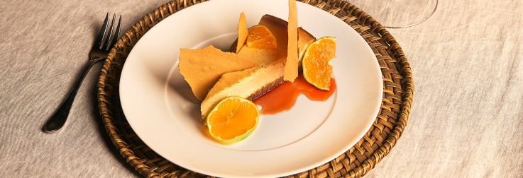 Dessert: Feta-honing-cheescake, tijmkaramel, citrus en sesam-tuille