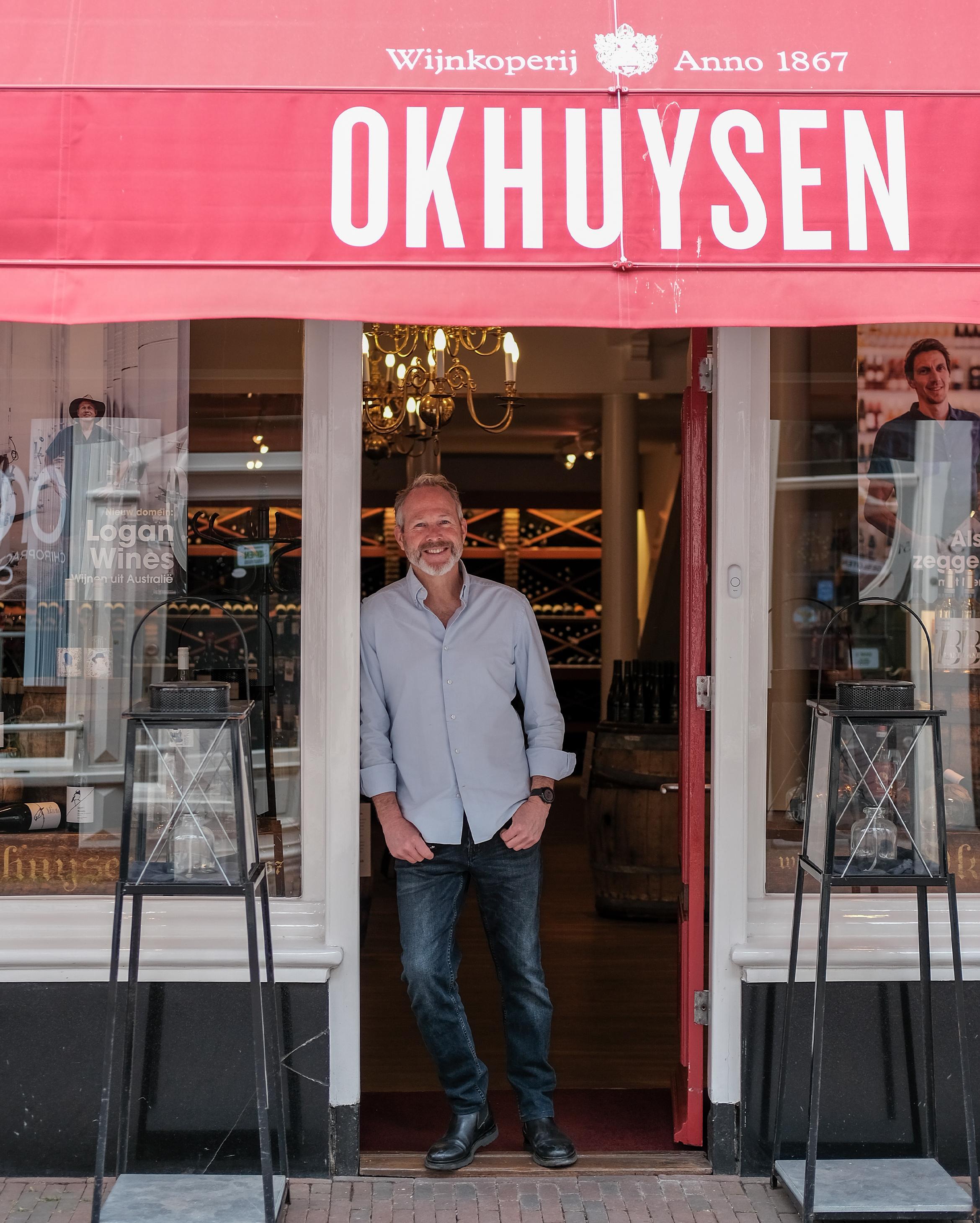 1. Peter op bezoek bij onze winkel in de Gierstraat | 2. De uitgestrekte wijngaarden in South New Wales | 3. Een bezoek trakteert de bezoeker op een fantastisch uitzicht over de wijngaarden