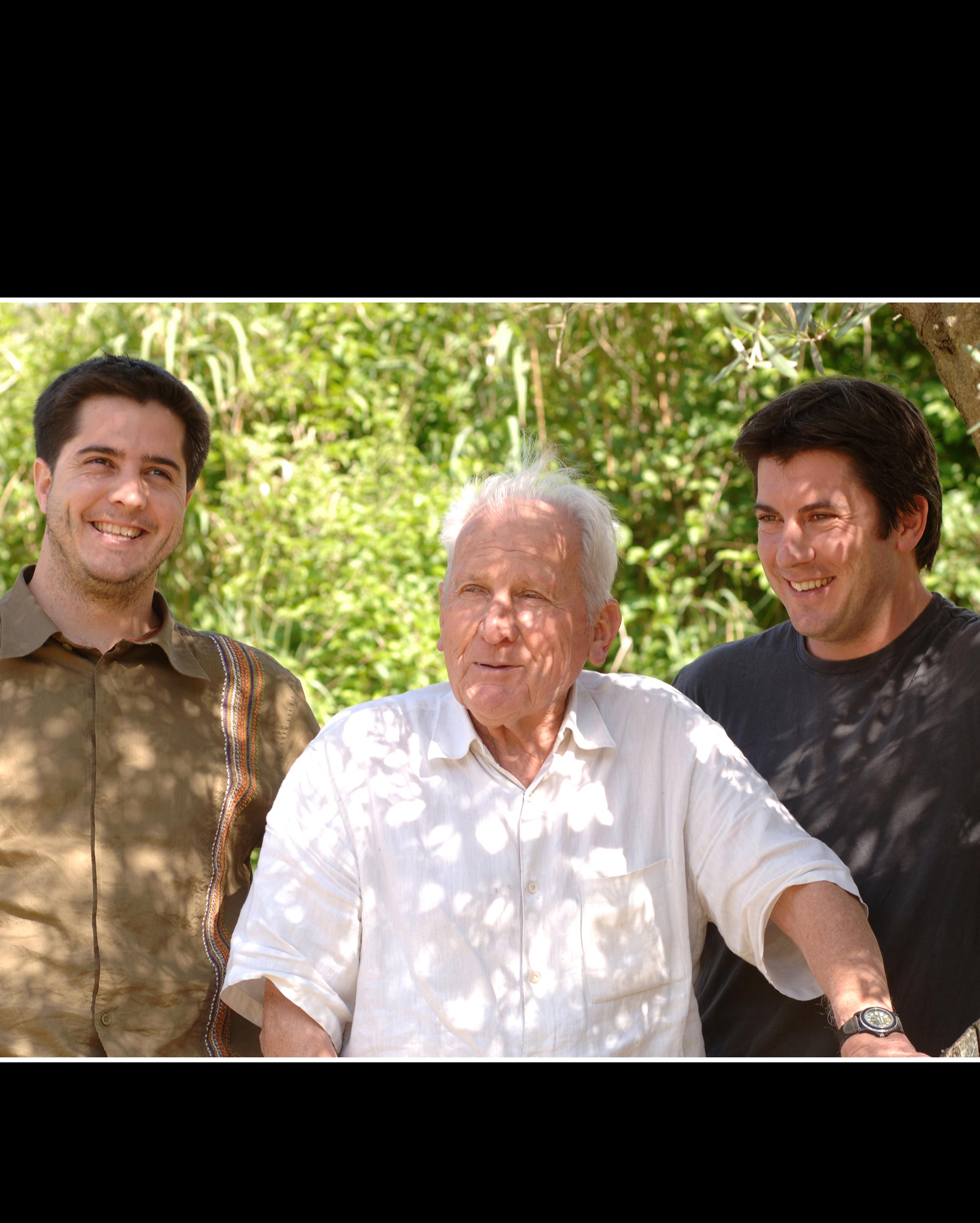 1. In het bergachtige gebied van de Savoie | 2. Oprichter van Mas de Daumas Gassac, Aimé Guibert (overleden in 2016) met zijn zoons Roman (L) en Samuel (R). |  3. Het bezoek op Château de Mérande was doorslaggevend: wat een geweldig domein!